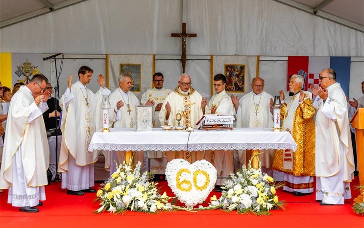 Mons. Jezerinac proslavio 60 godina svećeništva